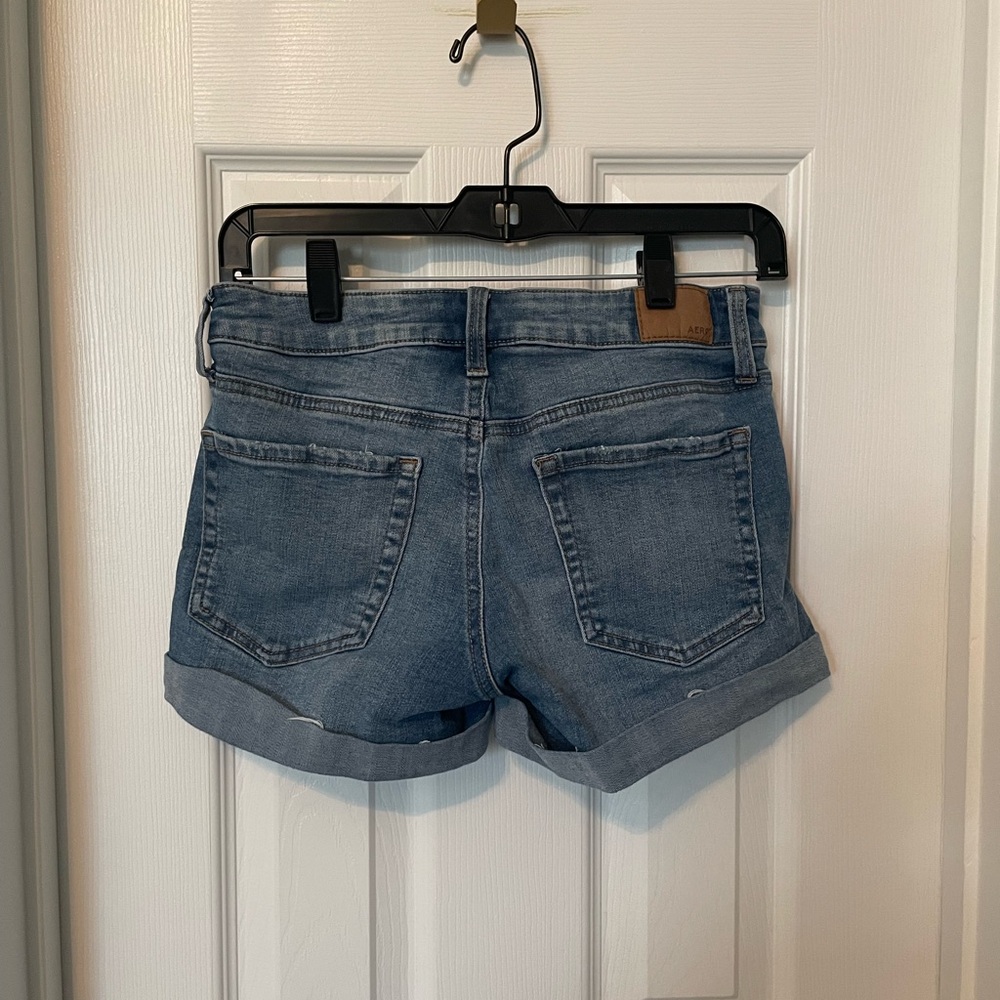 Aeropostale Seriously Stretchy Low-Rise Denim Midi Shorts distressed medium wash - Picture 3 of 5